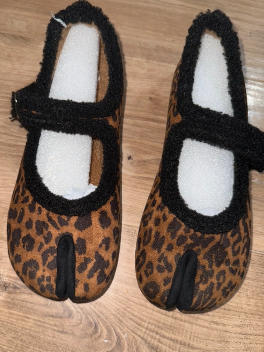 Brand new leopard tabi furry flats